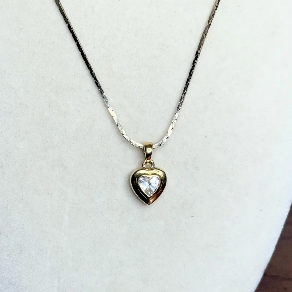 Vintage Gold Tone Heart Pendant Necklace with Clear Faceted Stone on Chain - Picture 4 of 10